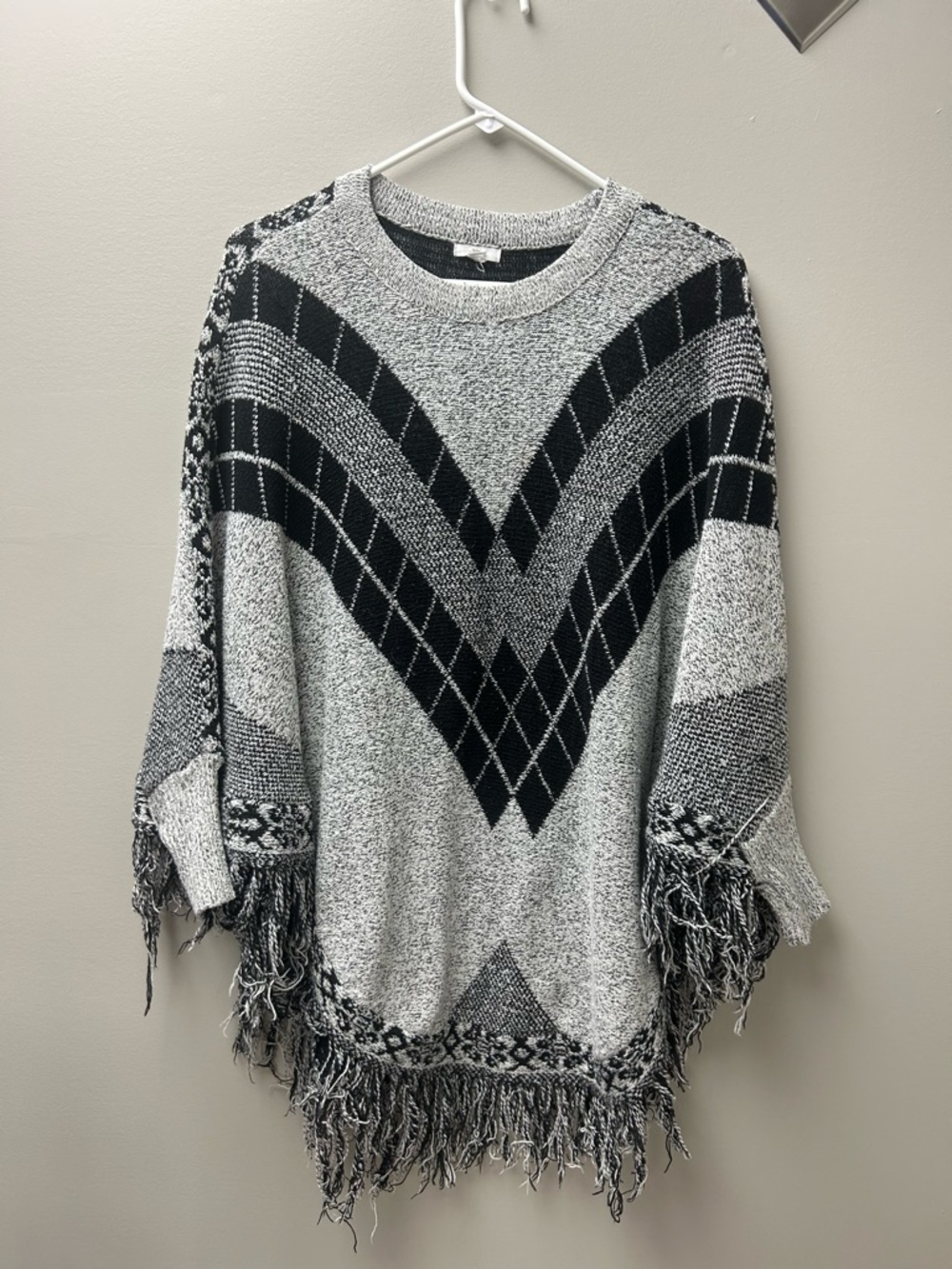 Ardene Women’s Black &‎ Grey Knit Poncho